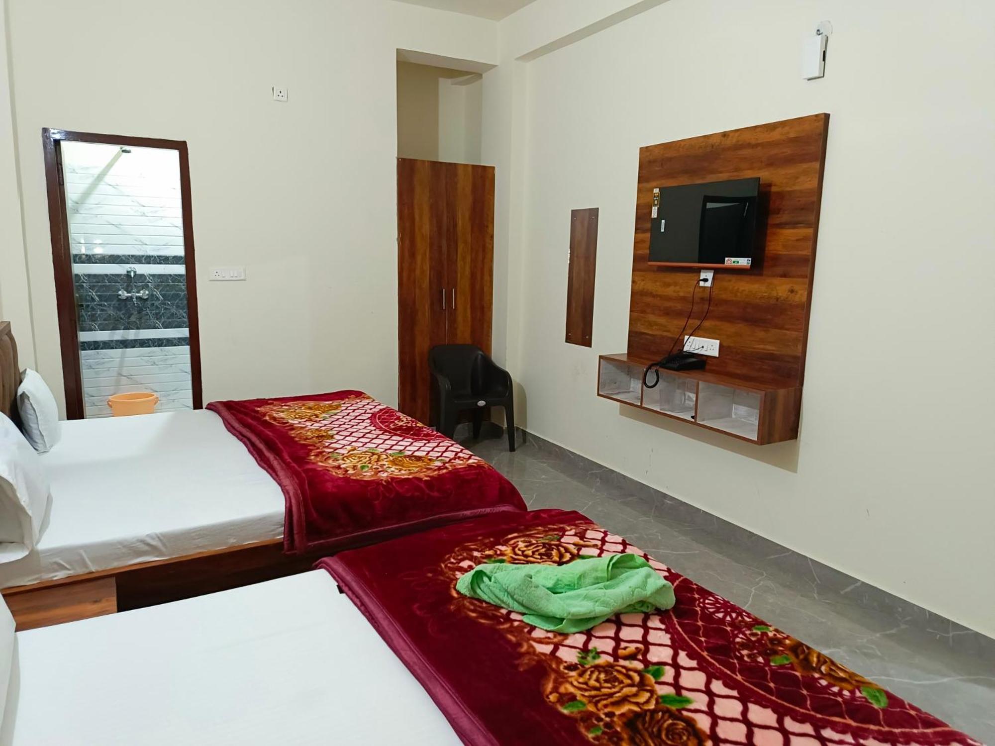 فندق Shri Girraj Residency ماثورا المظهر الخارجي الصورة