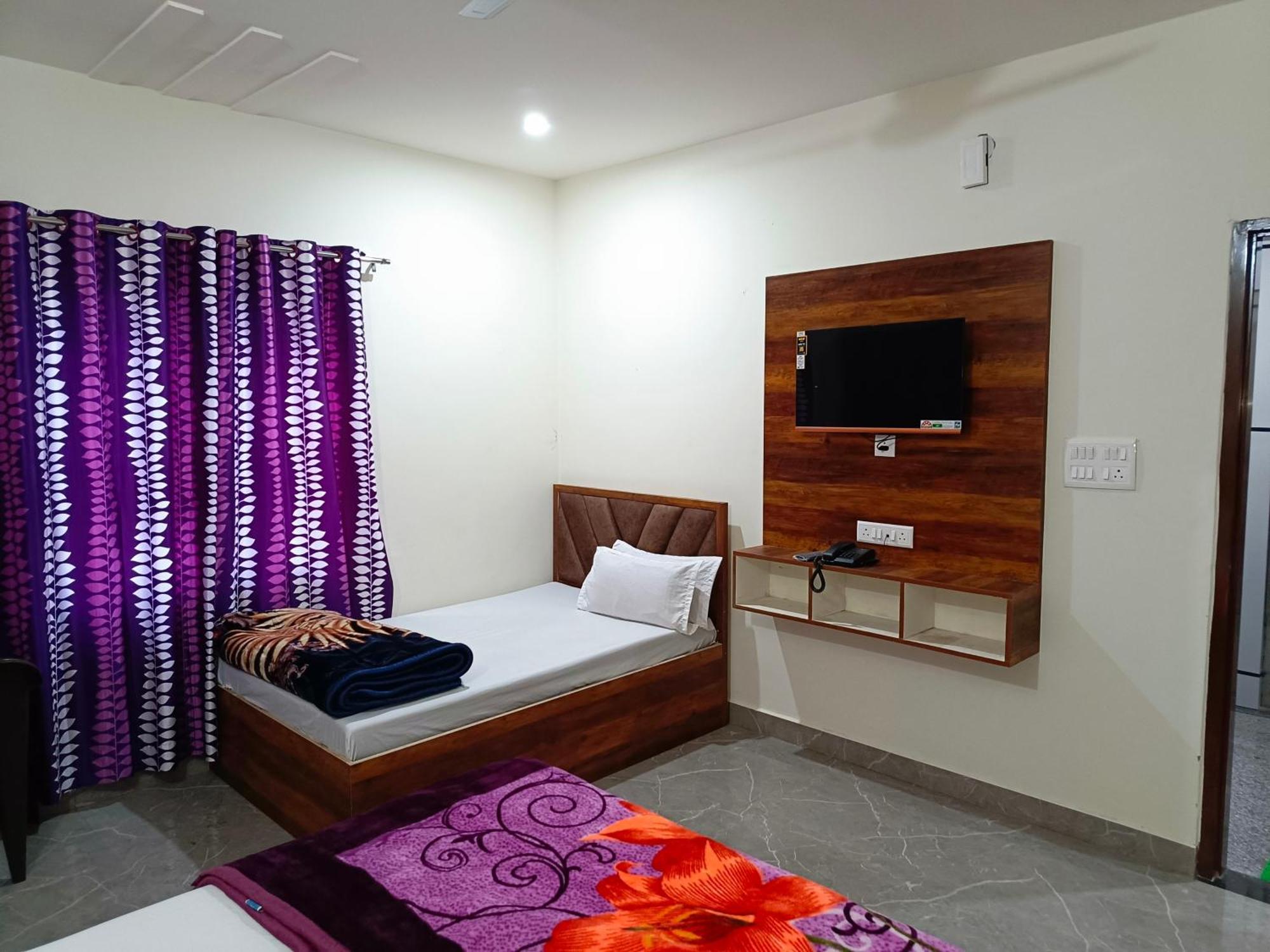 فندق Shri Girraj Residency ماثورا المظهر الخارجي الصورة