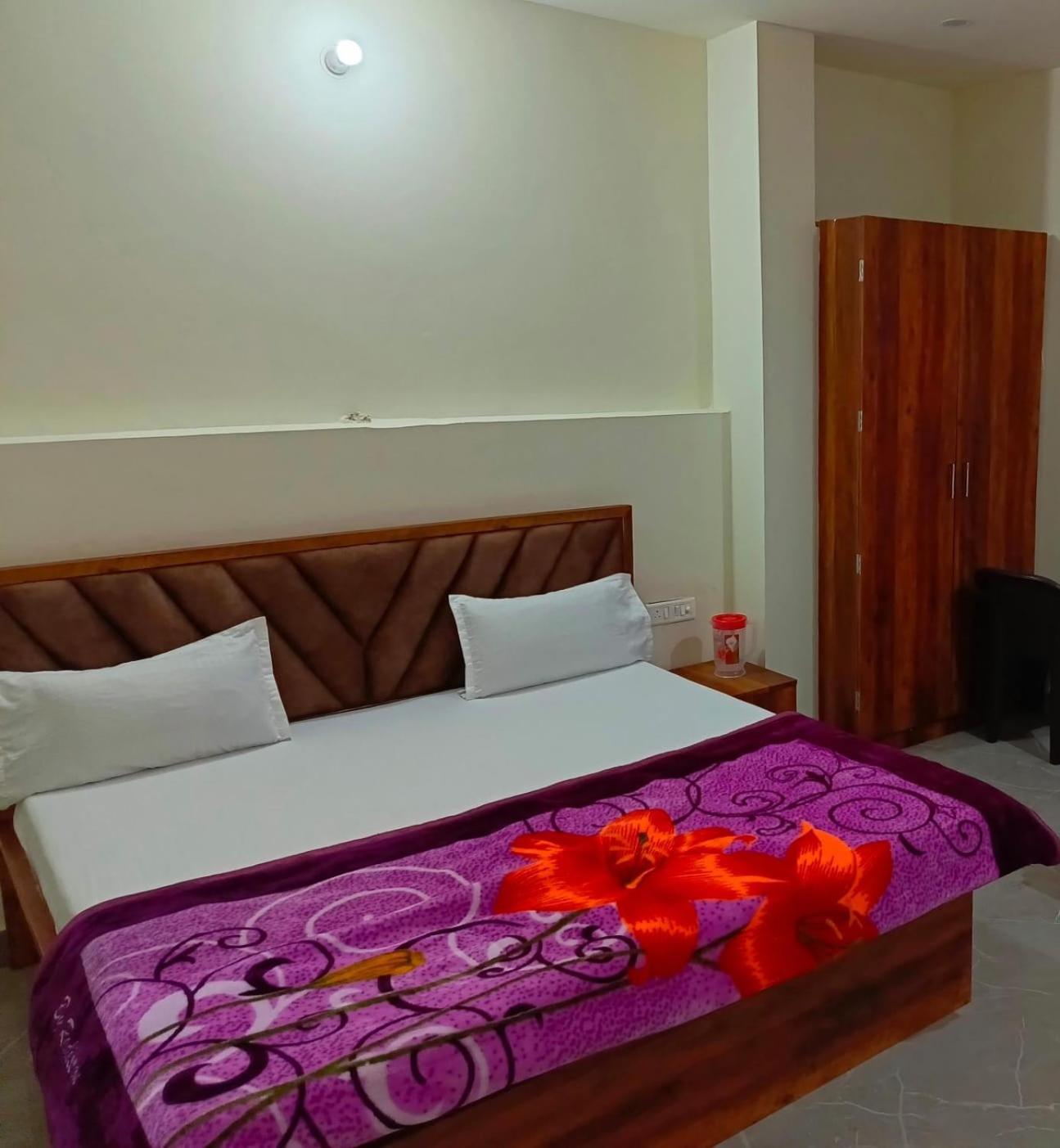 فندق Shri Girraj Residency ماثورا المظهر الخارجي الصورة